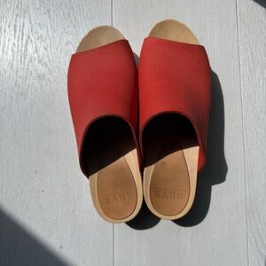 Bryr Women's Vibrant Mules in Poppy